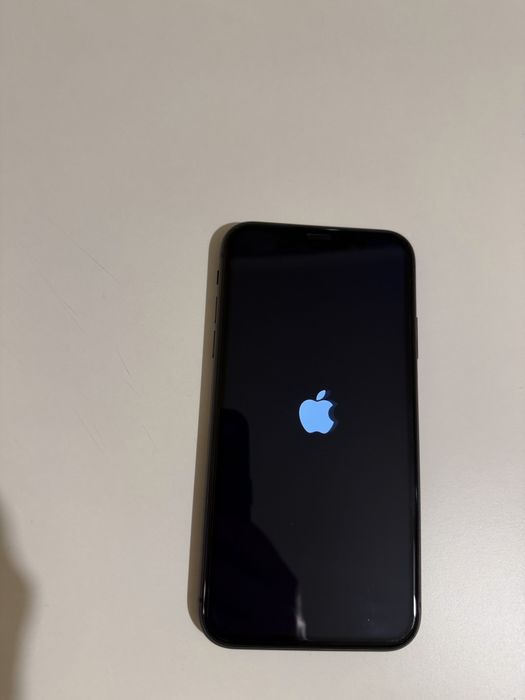 iphone 11 64 gb черен ПЕРФЕКТЕН