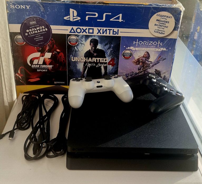 Продам PS 4 Slim