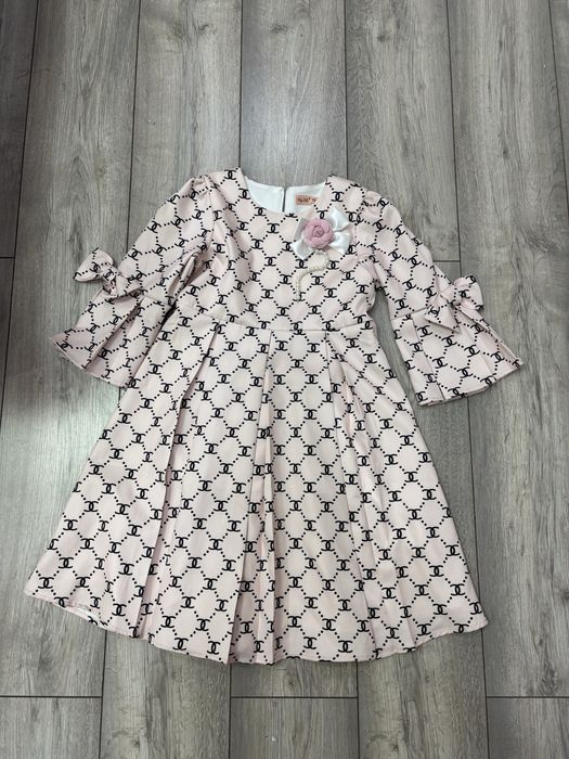 Продам 4 платья для девочки