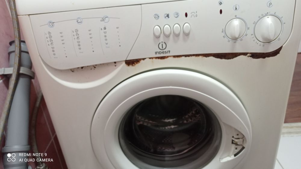 Стиральная машина Indezit 5 кг рабочий мотор.Срочно на запчасти