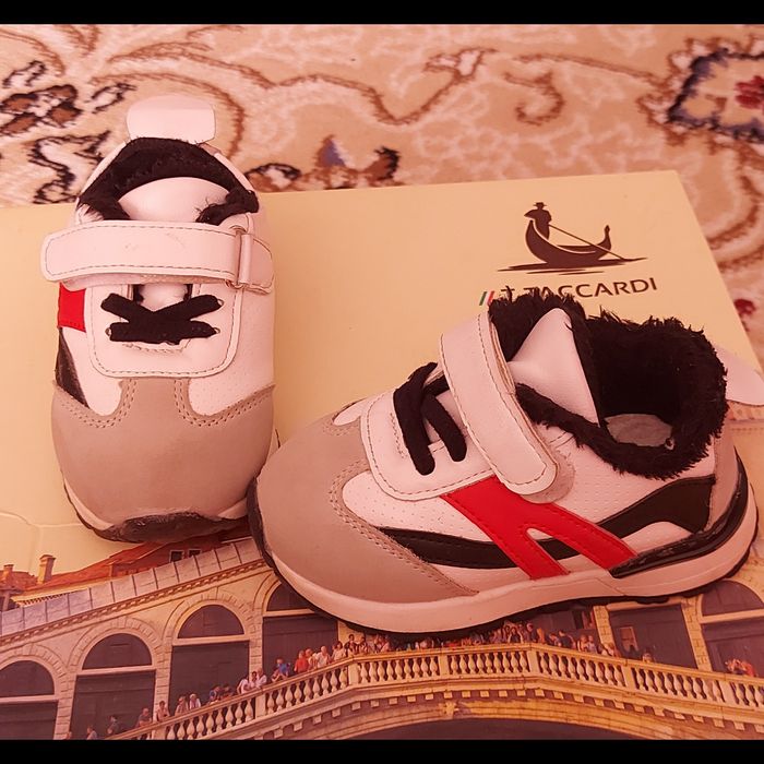 Детские ботинки , кроссовки