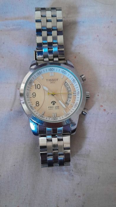 Soat Tissot yangi