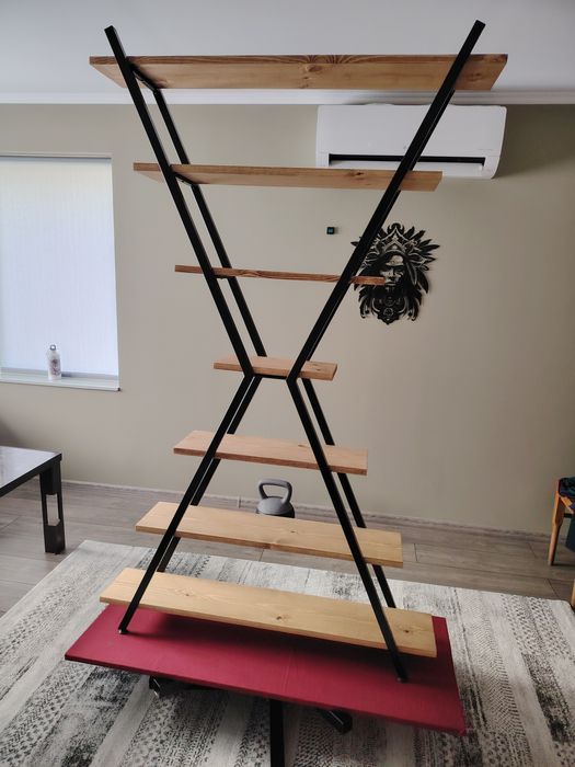 Х образна етажерка от метал и дърво