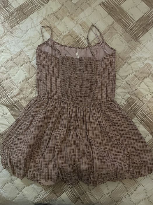 Розова рокля Stradivarius