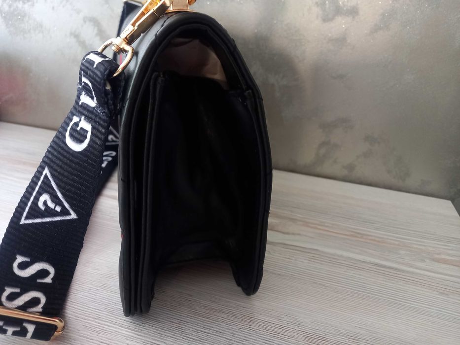 Guess - дамска чанта