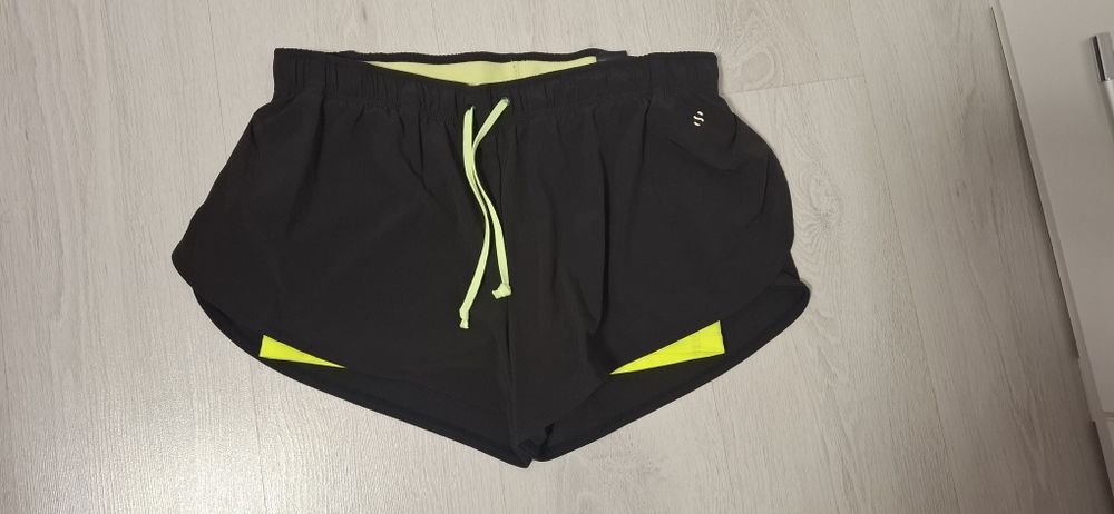 Pantaloni scurți pentru sport