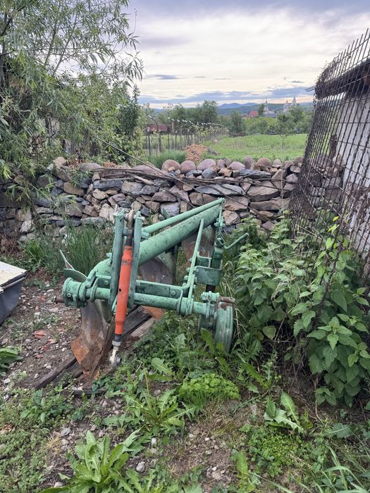 Tractor UM 650 cu utilaje