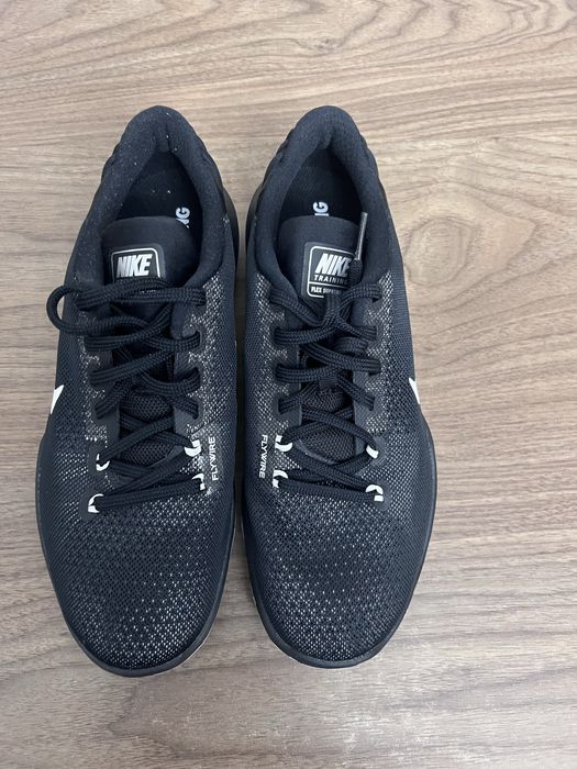 Кроссовки женские