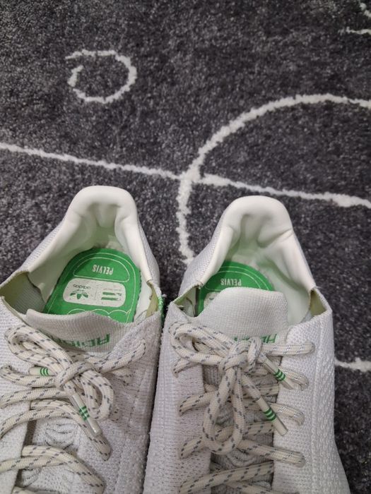 Adidas Superstar humanrace