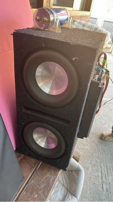 Vand subwoofer auto