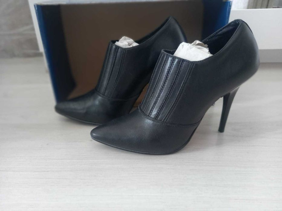 Продам новые туфли на высоких каблуках