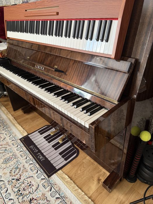 Продаю пианино LIRIKA