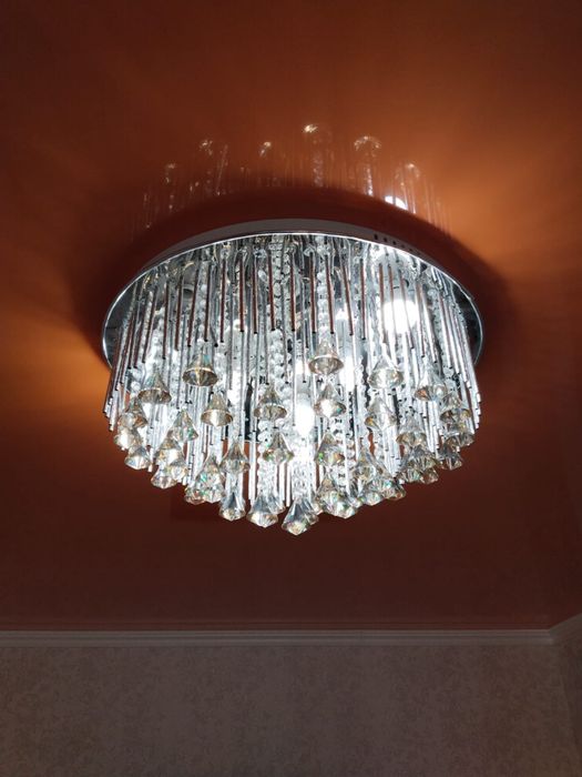 Продам люстру