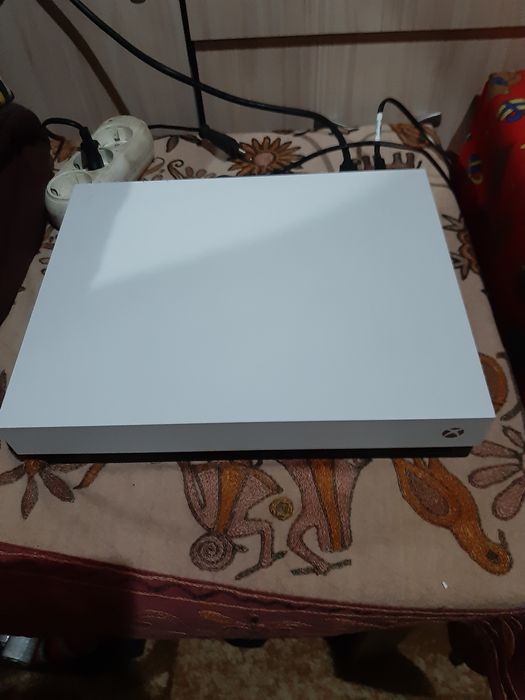 Xbox OneX 1Tb buton eject nefunctional