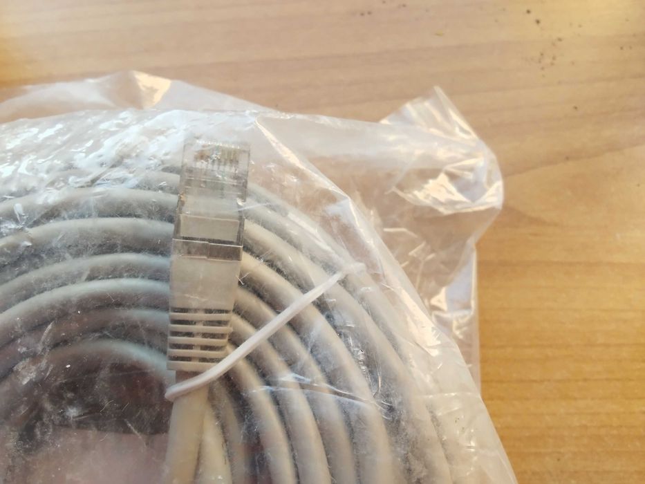 германски оригинален интернет кабел 15 метра чисто нов запечатан