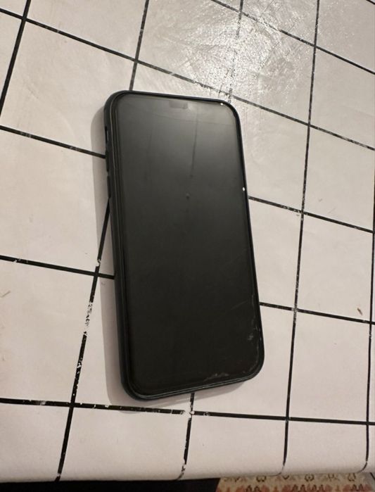 Продам iPhone 11 64 GB