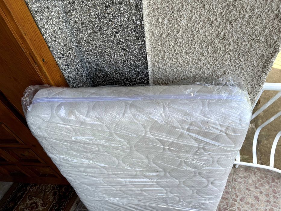 Продавам матрак за детска кошара