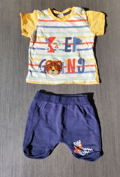 Лот летни дрешки (размер 80) и сандали (21 номер)