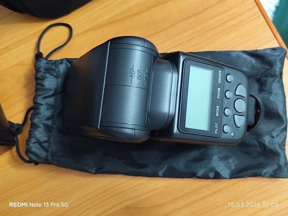 Canon Eos 250d + Blitz MK 950II + 2Carduri 64 gb