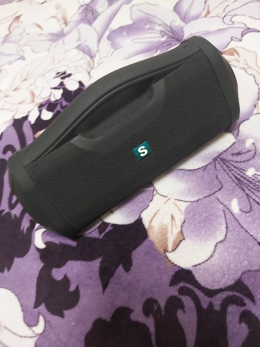 Vând boxa portabila se aude perfect