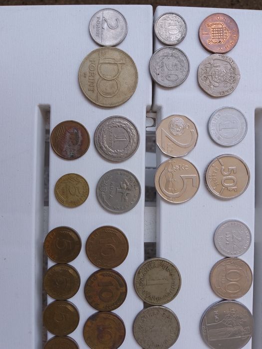 Стари монети - фенинги, лири, динари и др.