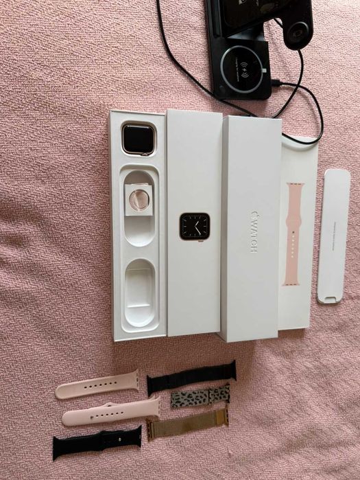 Iwatch Series 5 40 mm с подарък Безжична зарядна станция 3 в 1