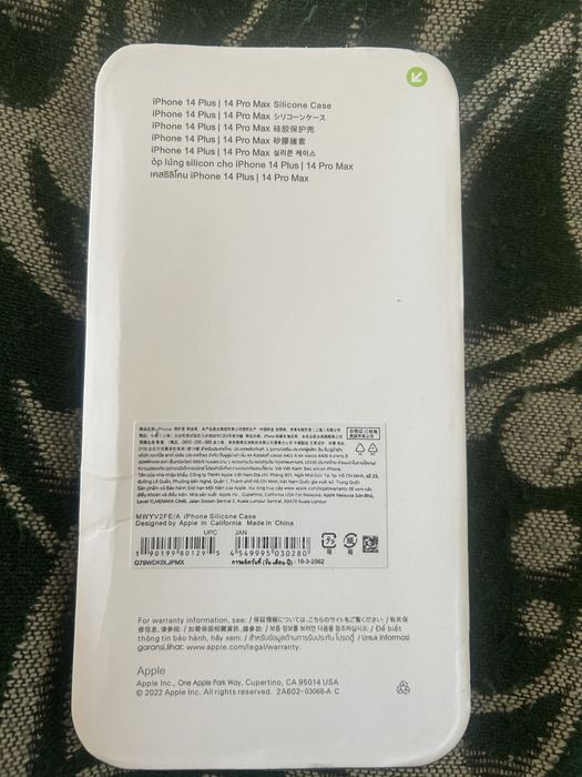 Продам чехол на Айфон 14 про мах