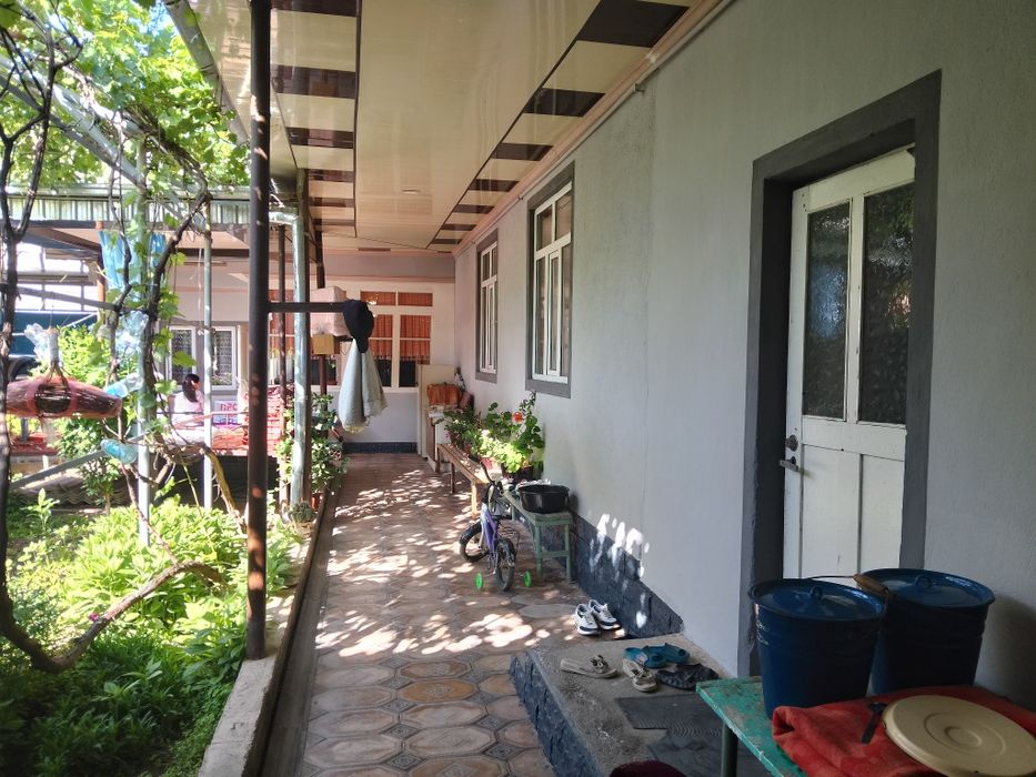 Уй сотилади. Тинч жойда жойлашган ахил кушнилар