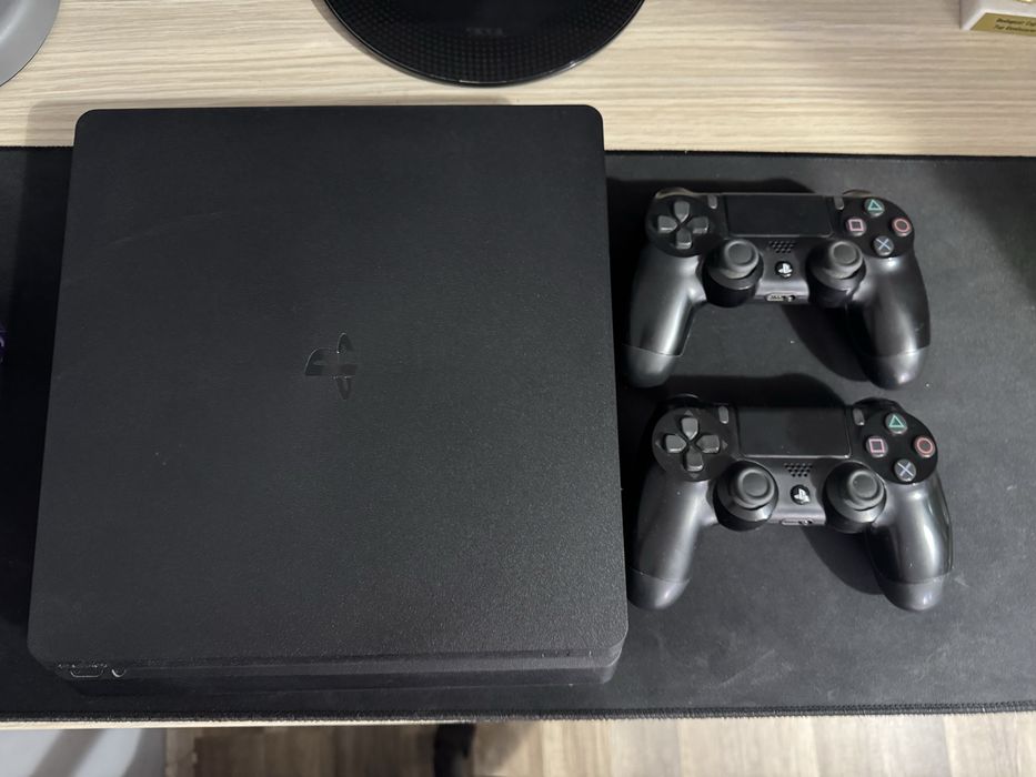 PS4 Slim + 2 Controlere Dualshock 4 + jocuri