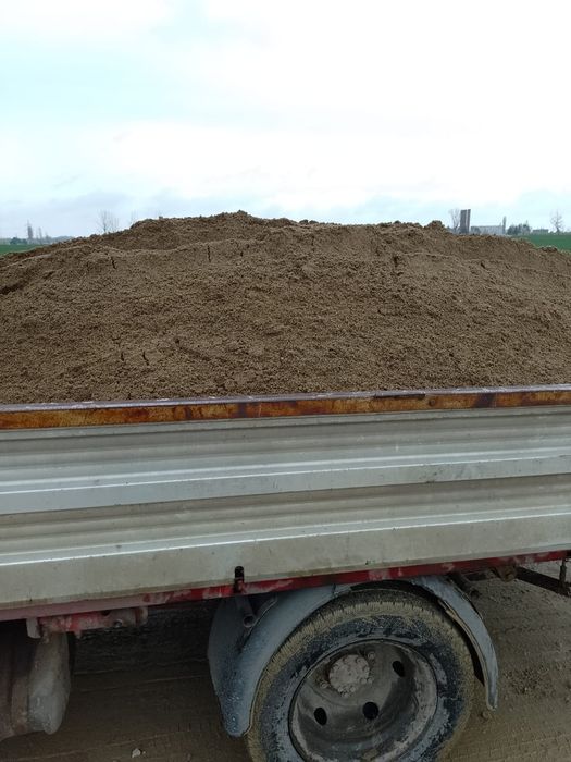 Nisip, pietriș, pamant negru
