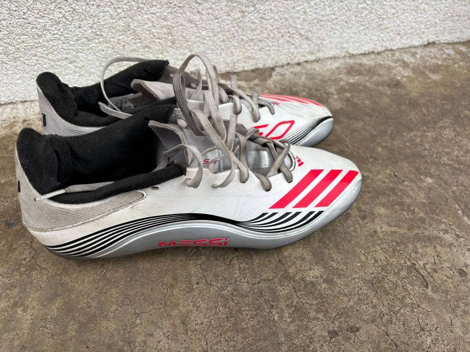 Vând ghete de fotbal Adidas F50 Messi,mărime44 preți fix 200 ron