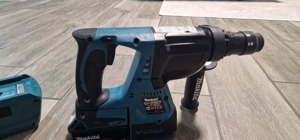 Акумулаторен перфоратор MAKITA DHR243