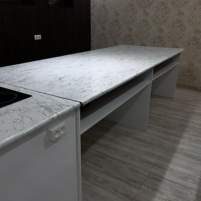 Продажа стола 300см