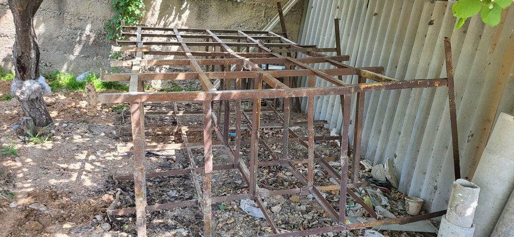 Полка или клетка из метала