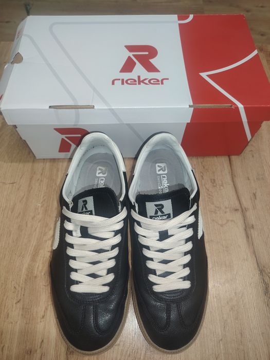 Vând pantofi sneakers unisex Reiker Revolution mărimea 39