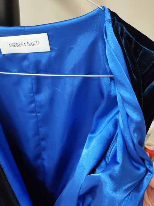 Rochie catifea (Andreea Raicu)