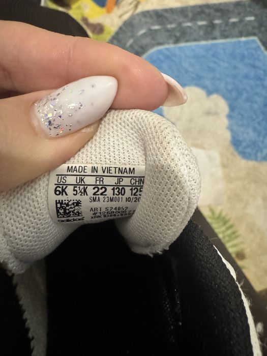 Маратонки адидас