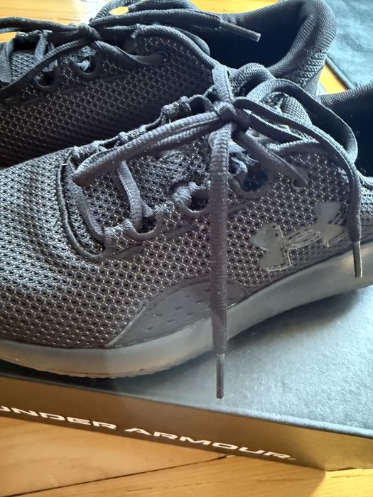 Дамски черни маратонки under armour