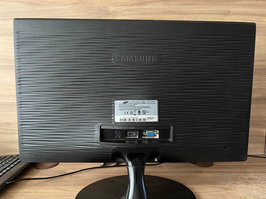 Samsung S22B300B 22" LED монитор с MagicAngle HDMI