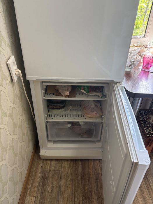 Холодильник indesit
