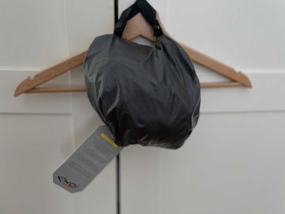 EKOI Pro Cycling Team - ултра леко яке, размер М. Ново с етикет.