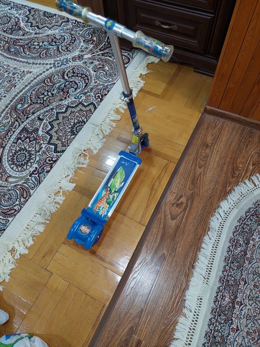 Продаётся  Самокат скутер в отличном состоянии.