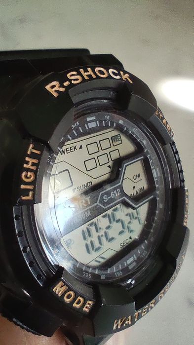 Електронен ръчен часовник R-Shock