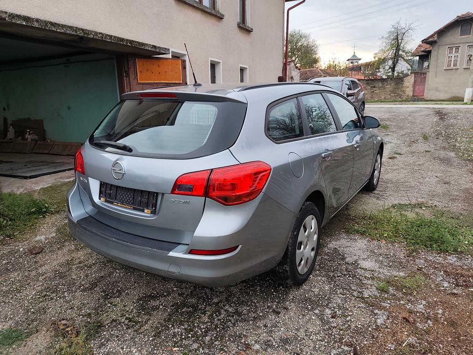 Opel Astra J Sports Tourer 1.4 2011