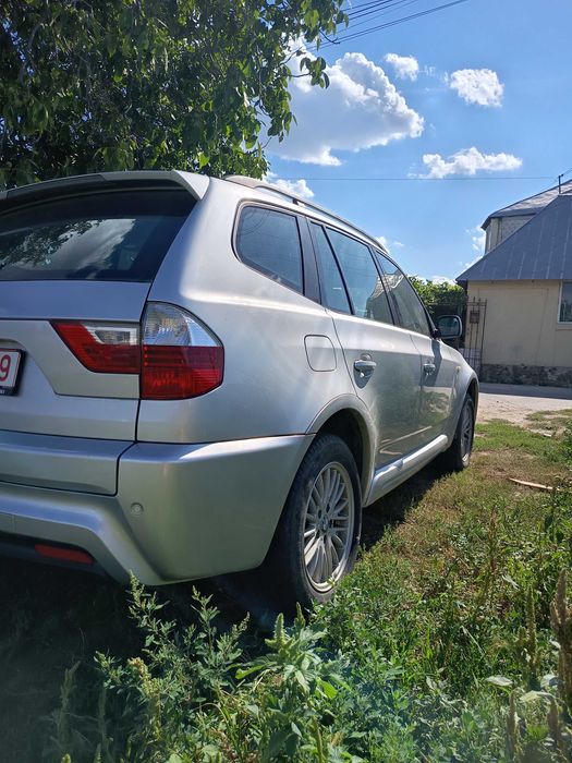 Mașina BMW X3 e83