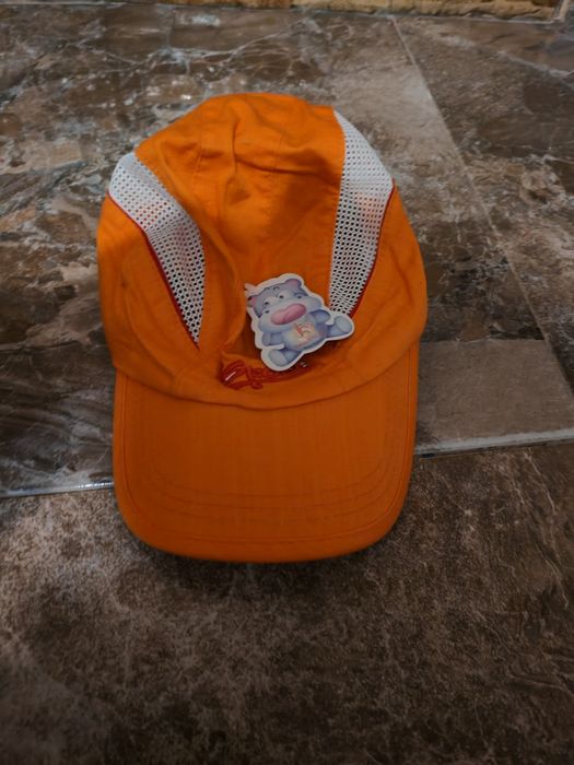 Pălării și șepcuțe noi