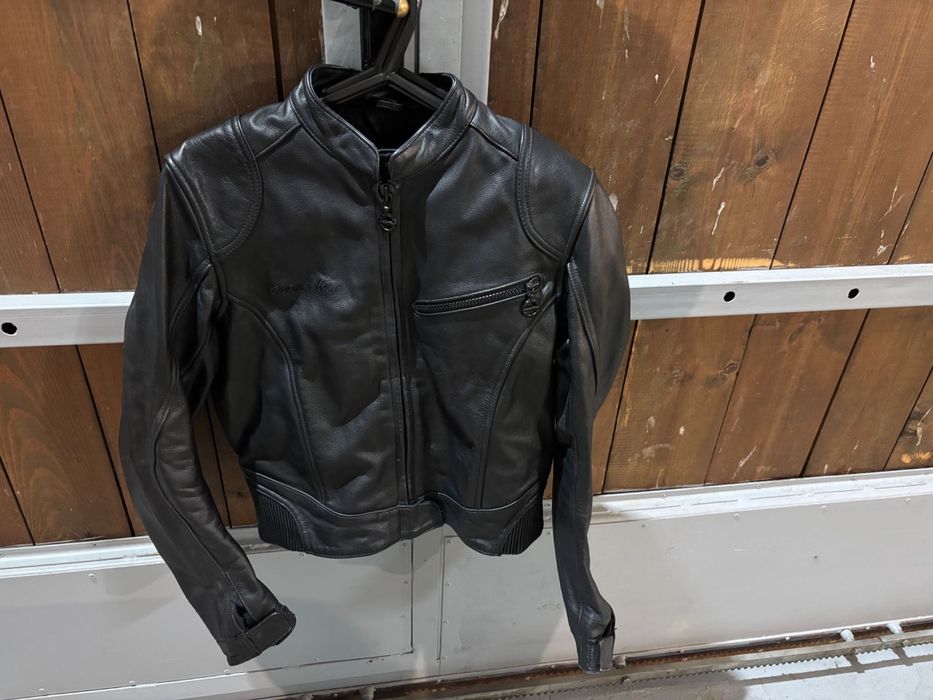 Дамско кожено мото яке