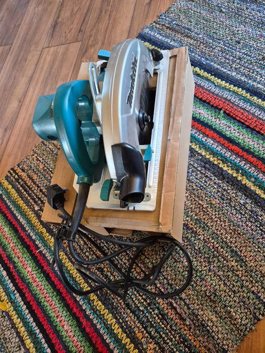 ПродавамРъчен циркуляр makita HS0600
