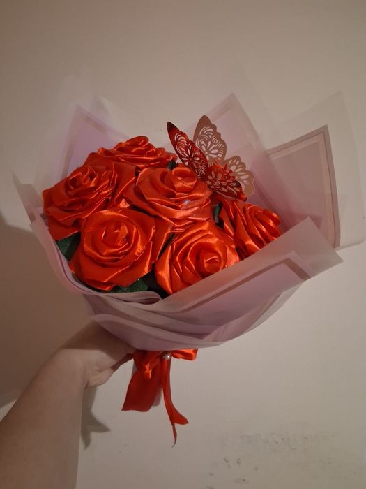 Aranjamente florale din satin