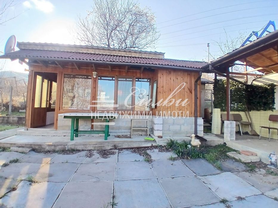 Парцел с временна постройка и каравана – местност Под Манастира!
